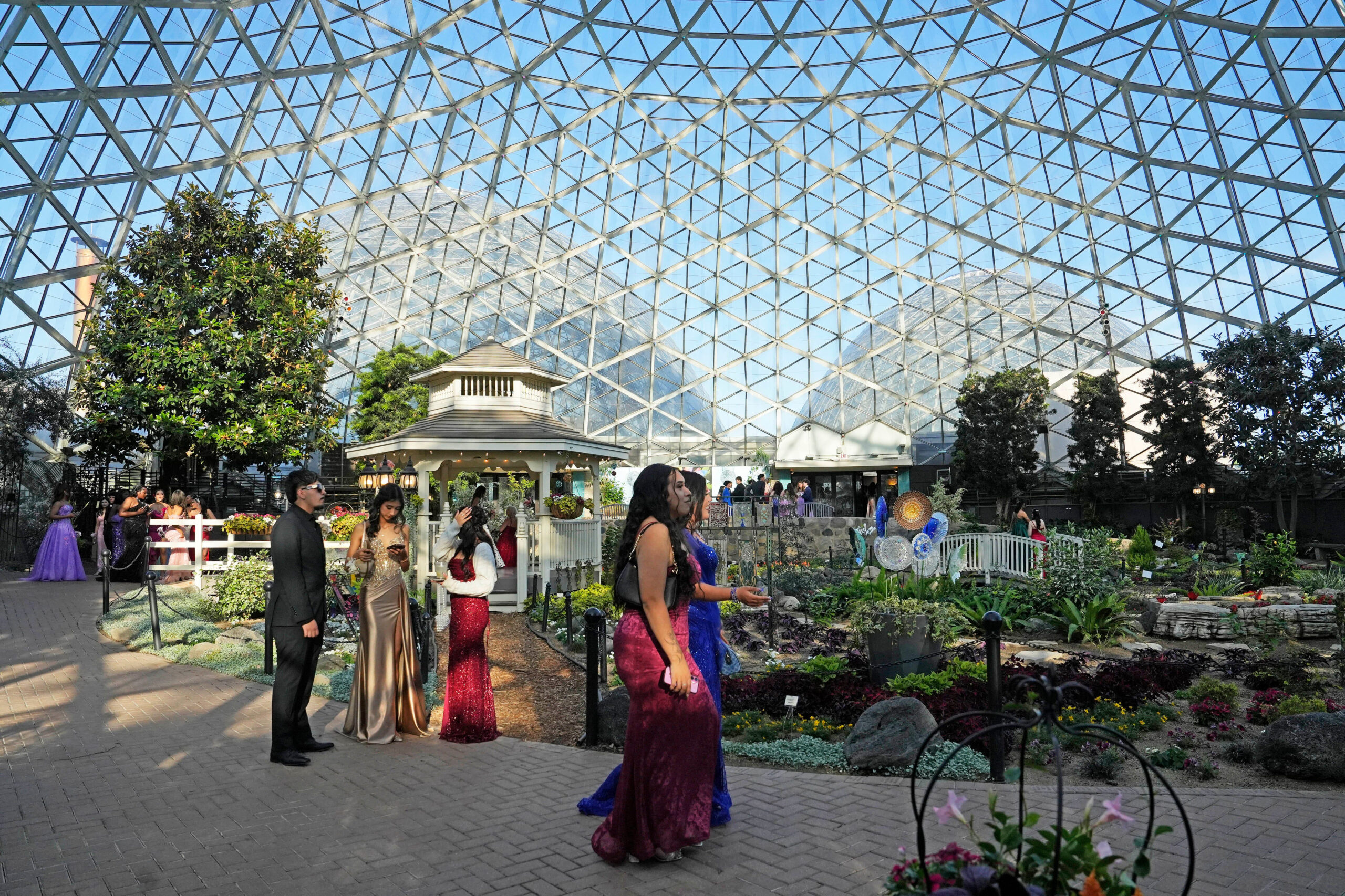 Milwaukee domes redevelopment on track to start in 2027